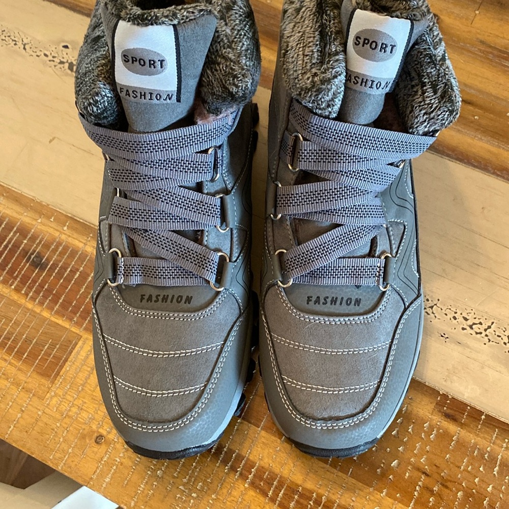 Gray boots with faux fur lining